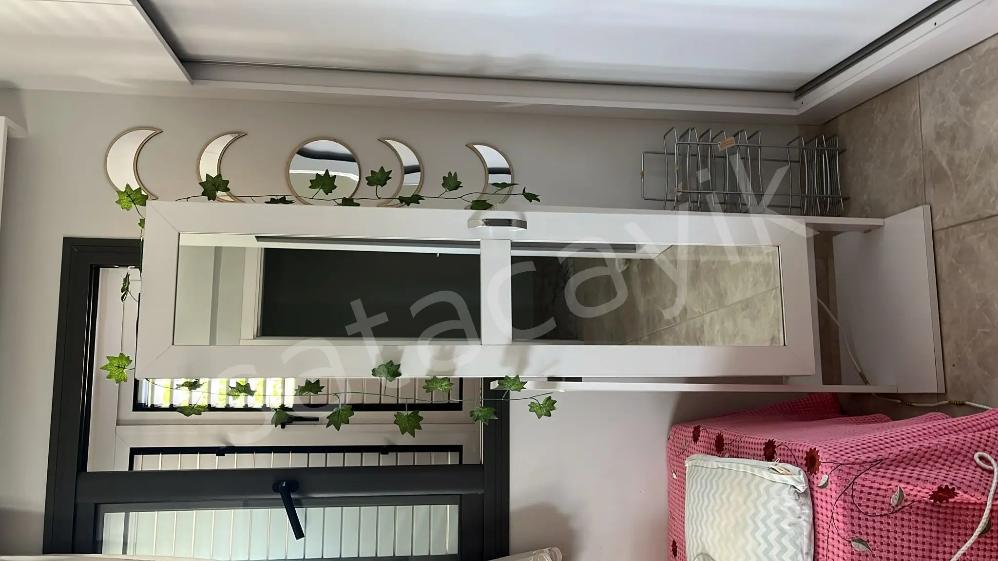 KOZMETIK TAKI DOLAPLI BOY AYNASI 